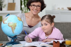 mame_kao_nastavnice_842539983-300x200 10 способов: Как помочь ребенку хорошо учится в школе?