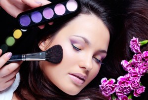 374-300x203 Главные условия для качественного макияжа дома от первоклассных визажистов